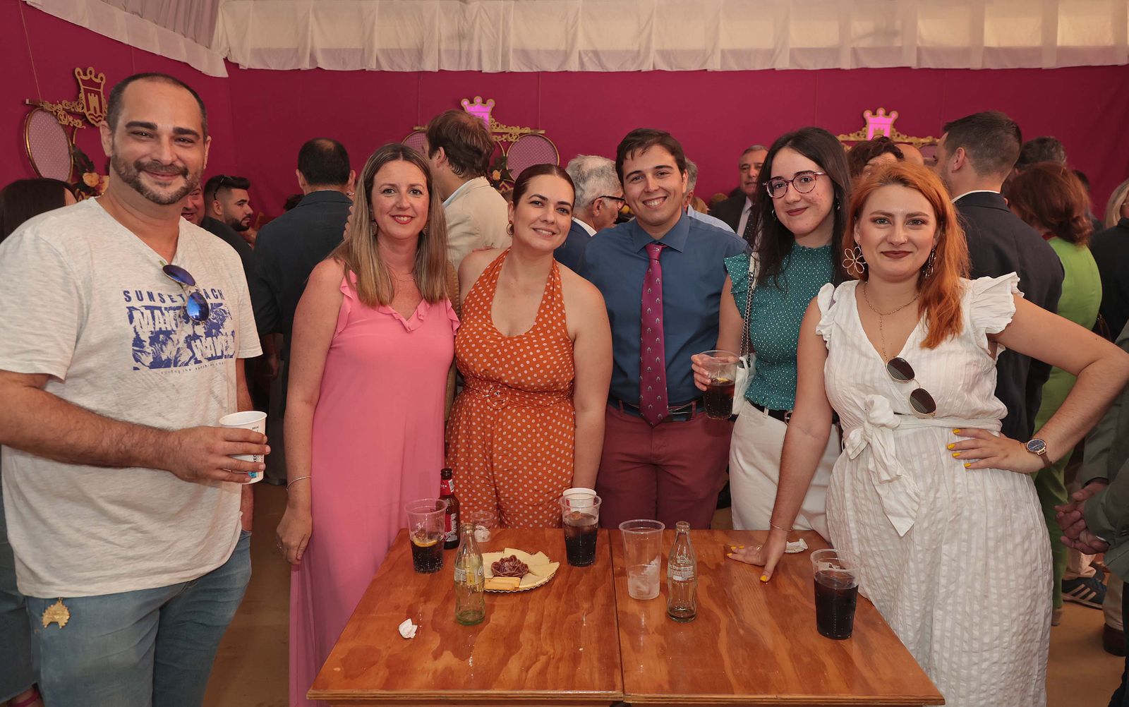 Imágenes de la copa de autoridades y medios de comunicación en la caseta municipal de la Feria Real de Algeciras 2024