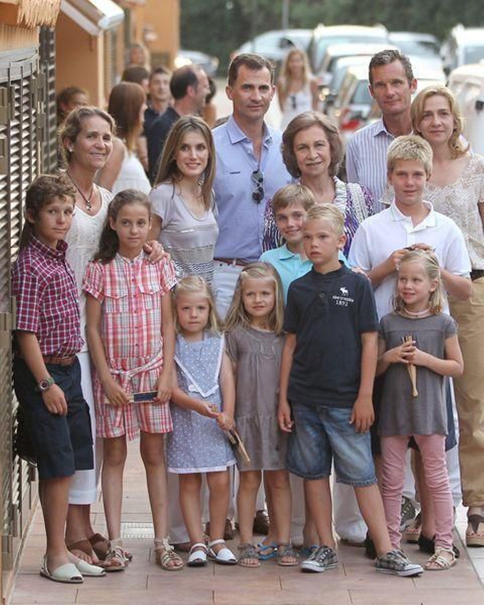 Los entonces duques de Palma con los Reyes, la Reina Sofía, la infanta Elena y los más pequeños de la casa, antes de estallar el Caso Nóos.