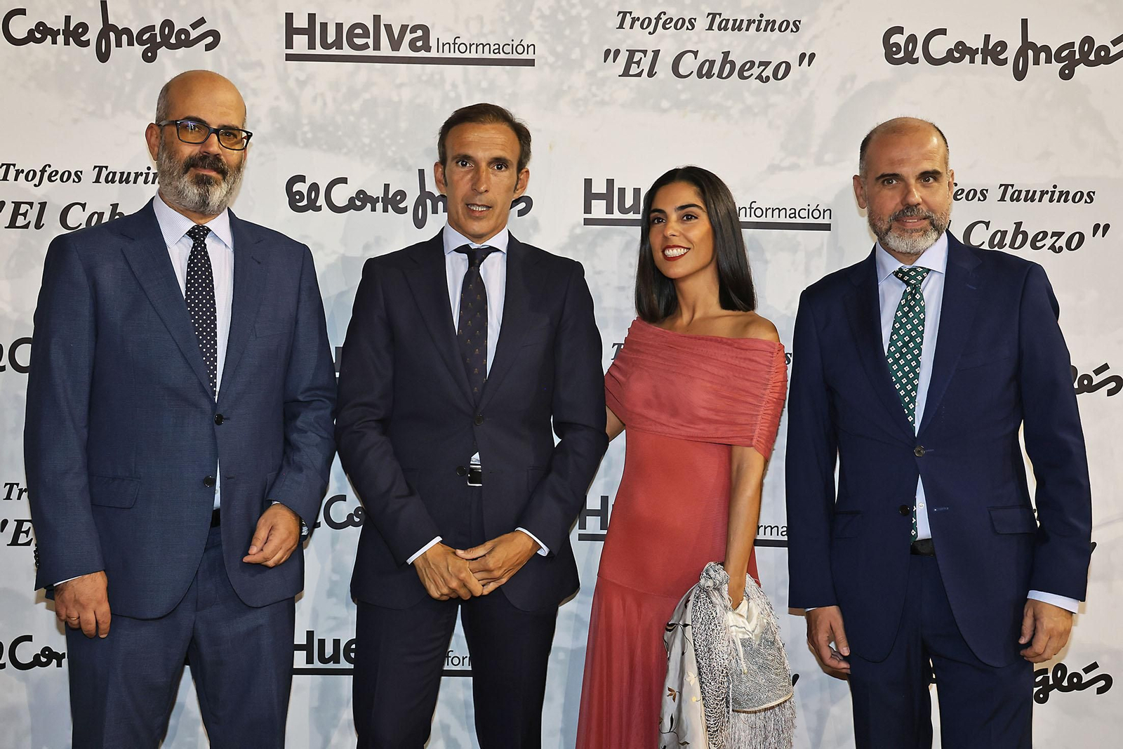 Imágenes del ambiente en la entrega de la XXXII edición de los premios taurinos "El Cabezo"