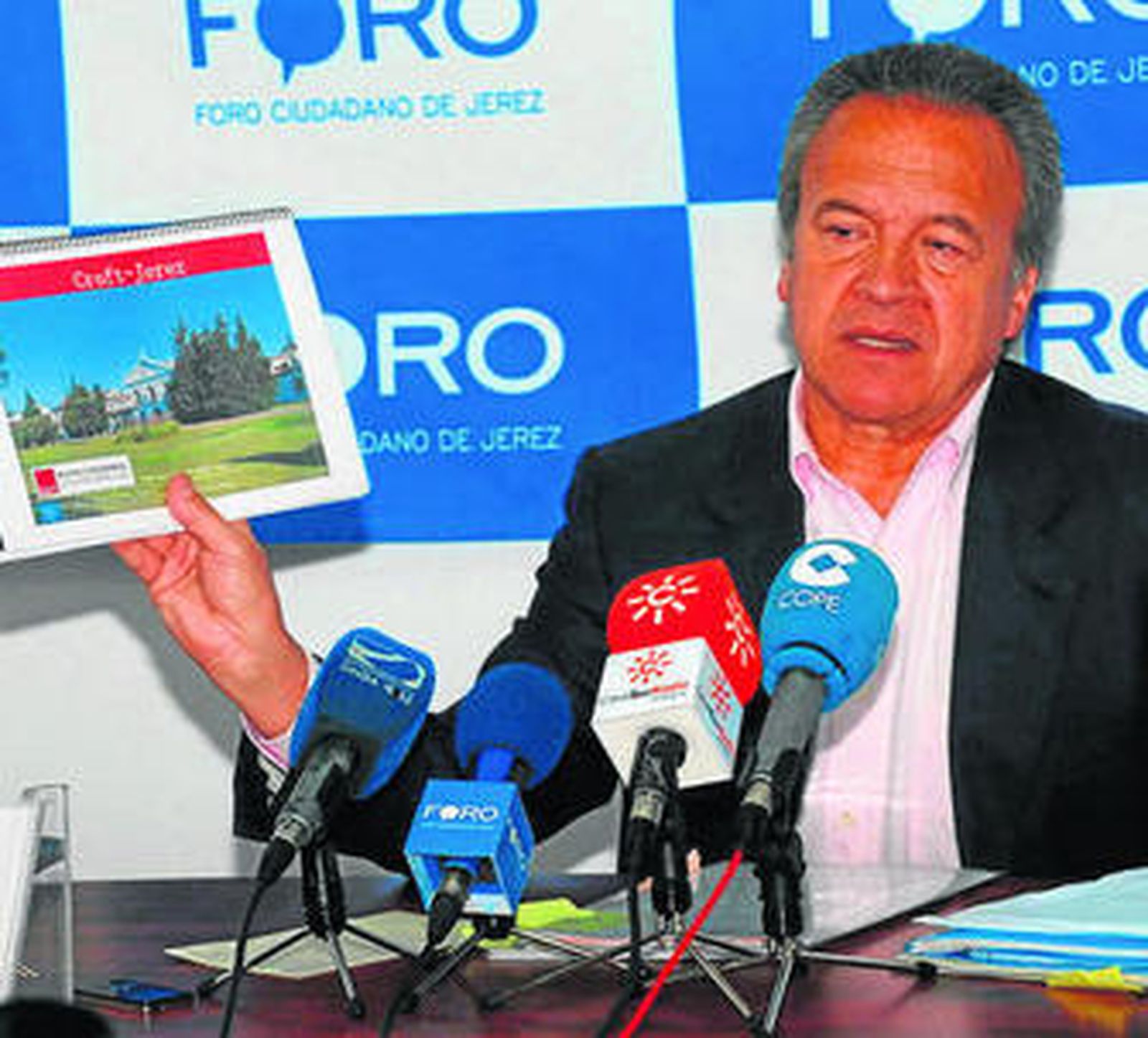 Pedro Pacheco, ayer, durante rueda de prensa.