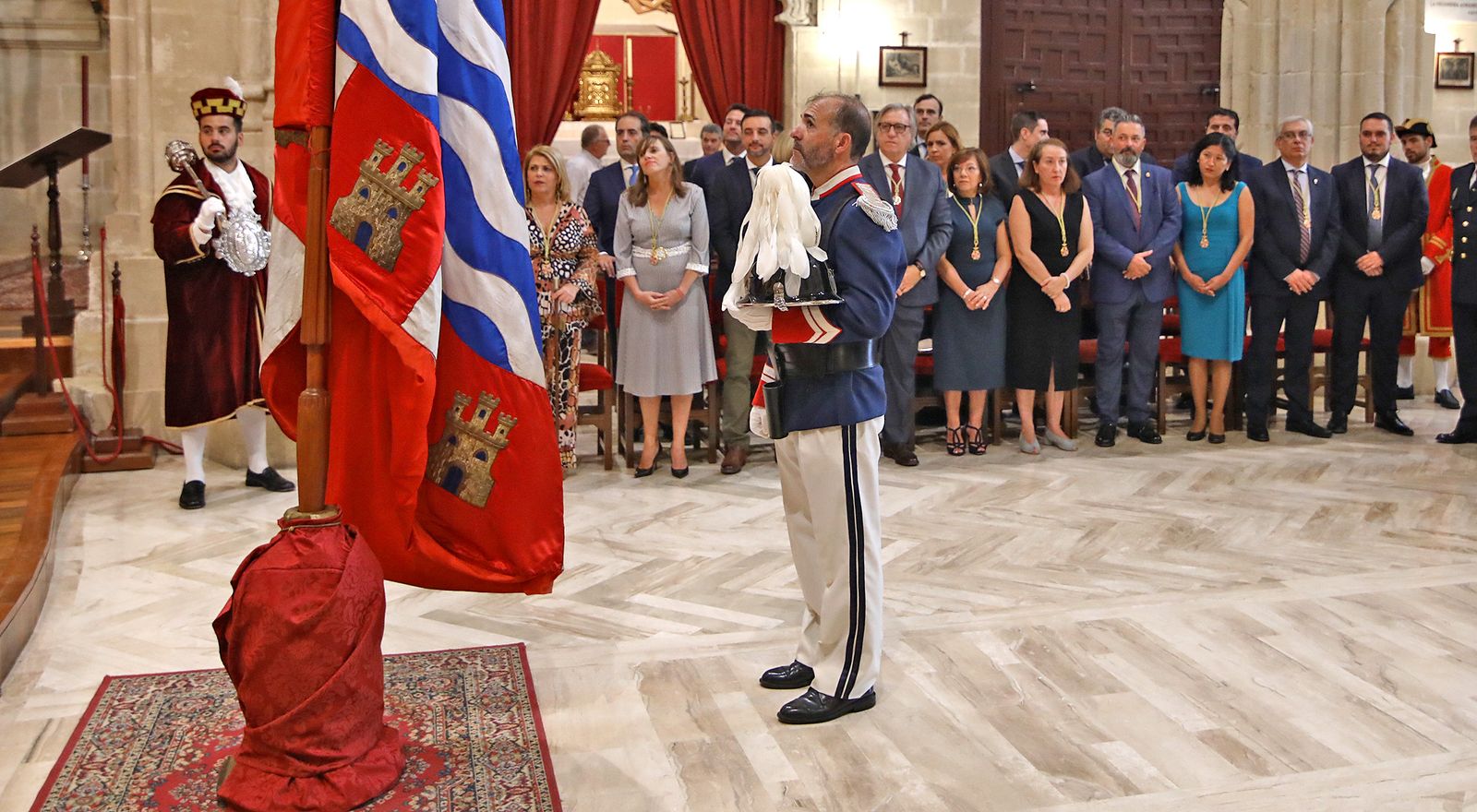 Imágenes del tradicional traslado del 'Pendón'