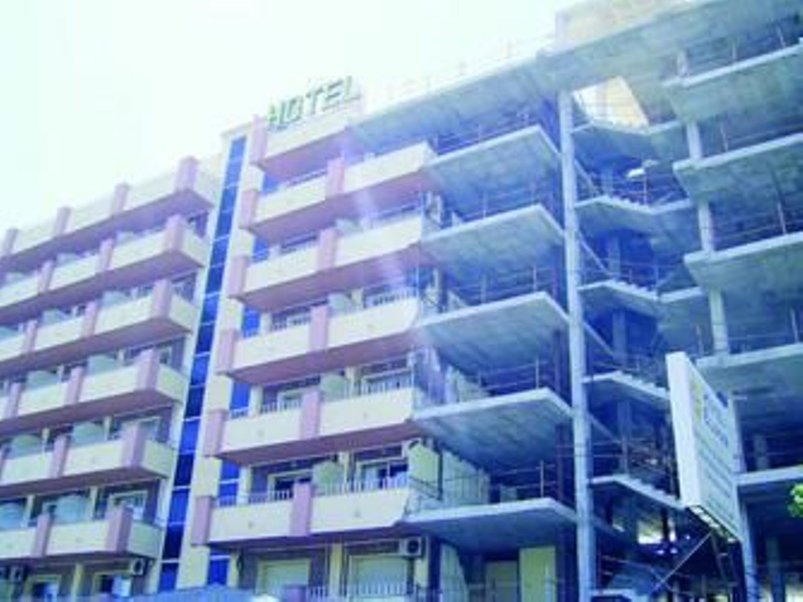 Vista de las obras de ampliación del hotel Elimar.