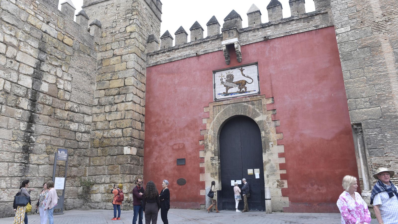 Las puertas del Real Alcázar cerradas el 13 de marzo.