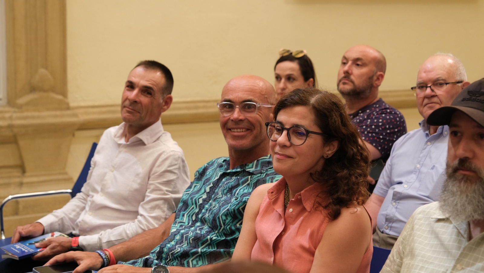 El Doctor Antonio Ríos presenta su libro 'Una Rodilla Feliz', en imágenes