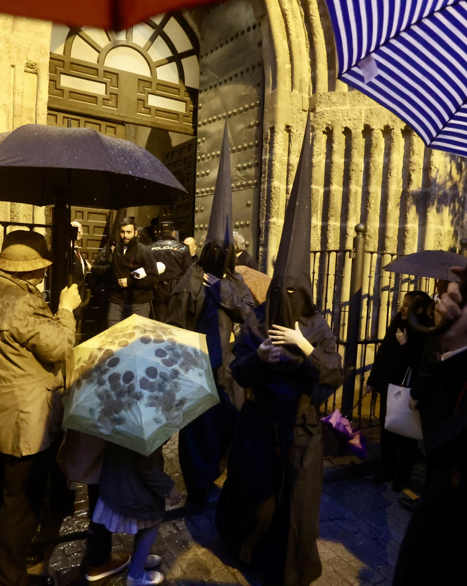 Las imágenes de la hermandad de San Isidoro en la Semana Santa de Sevilla 2024