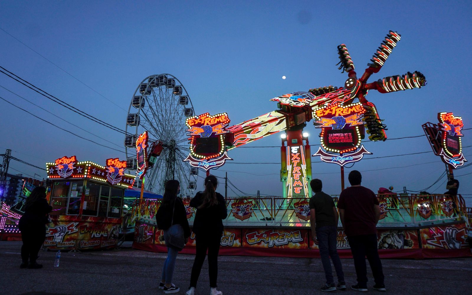 Atracciones en la Calle del Infierno de la Feria de Abril en la pasada edición.