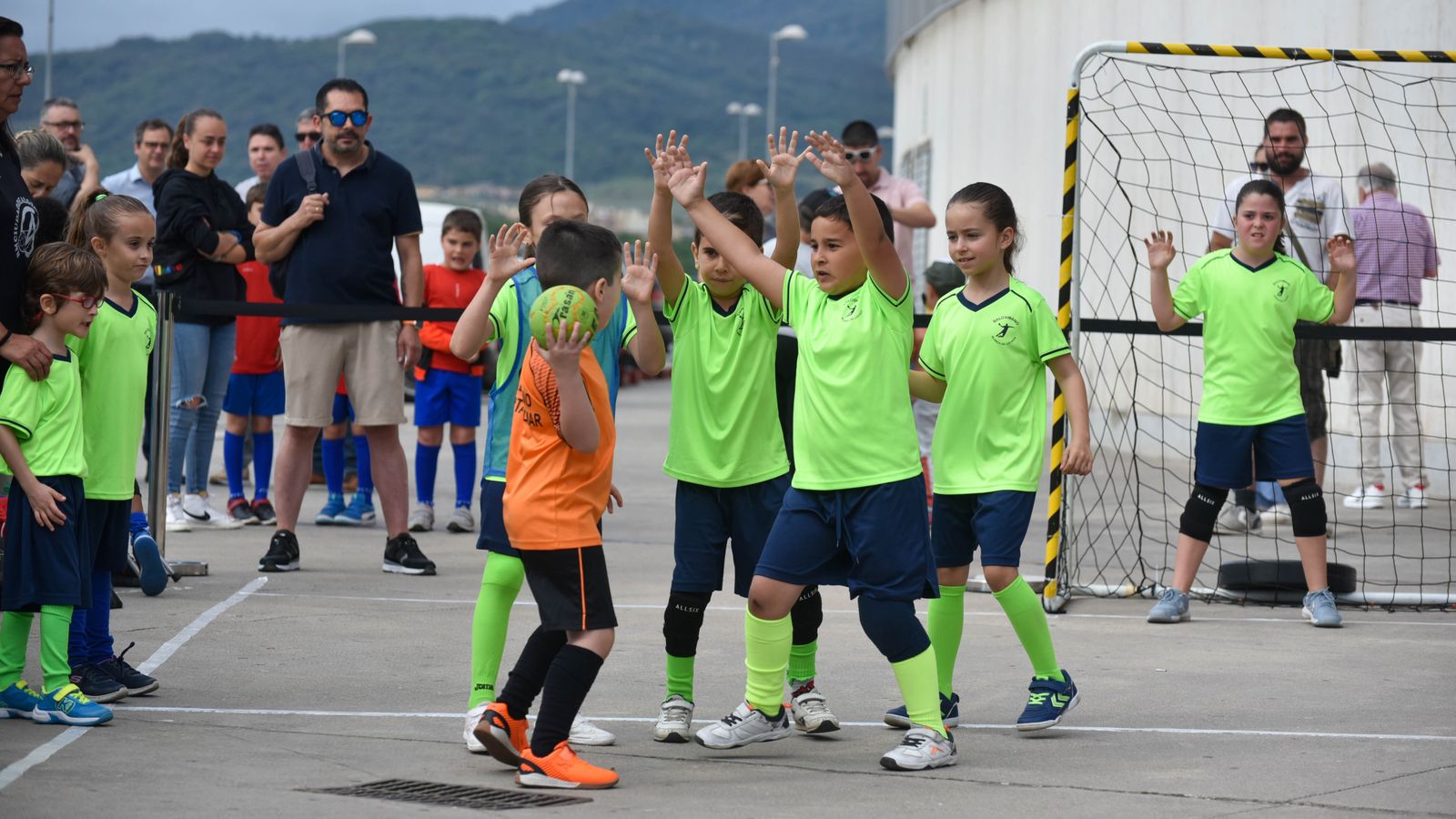Las fotos de la I jornada de minibalonmano en el Puerta Europa de Algeciras