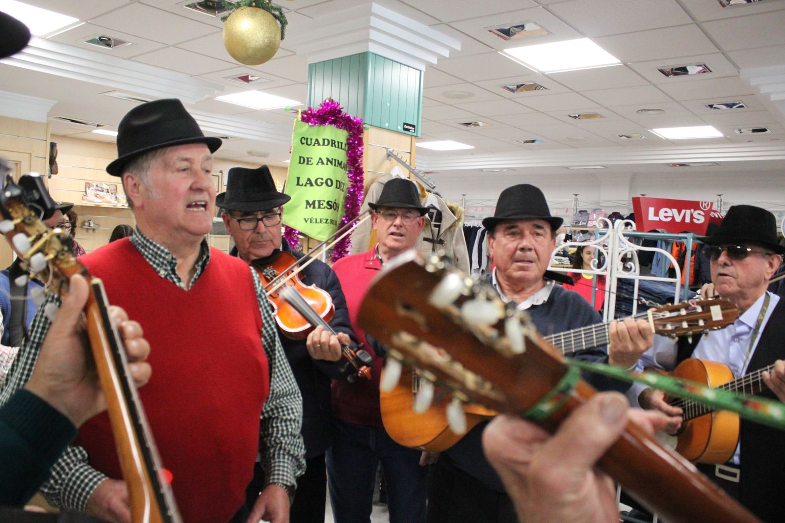 Los bailes de ánimas recorren las calles de Vélez Rubio después de 40 años.