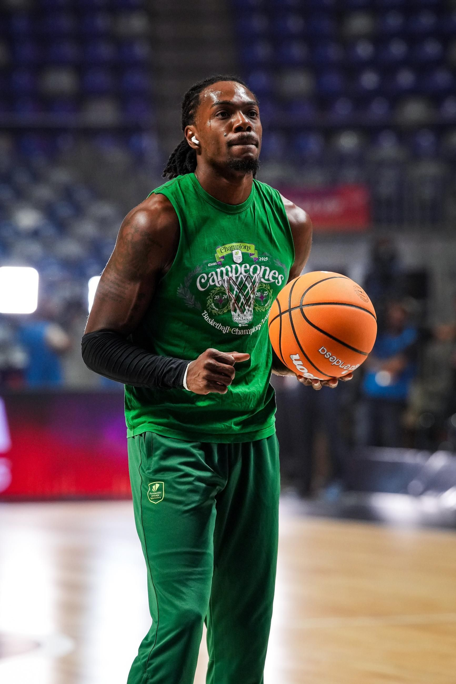 Unicaja-Valencia: Abrazos de viejos conocidos