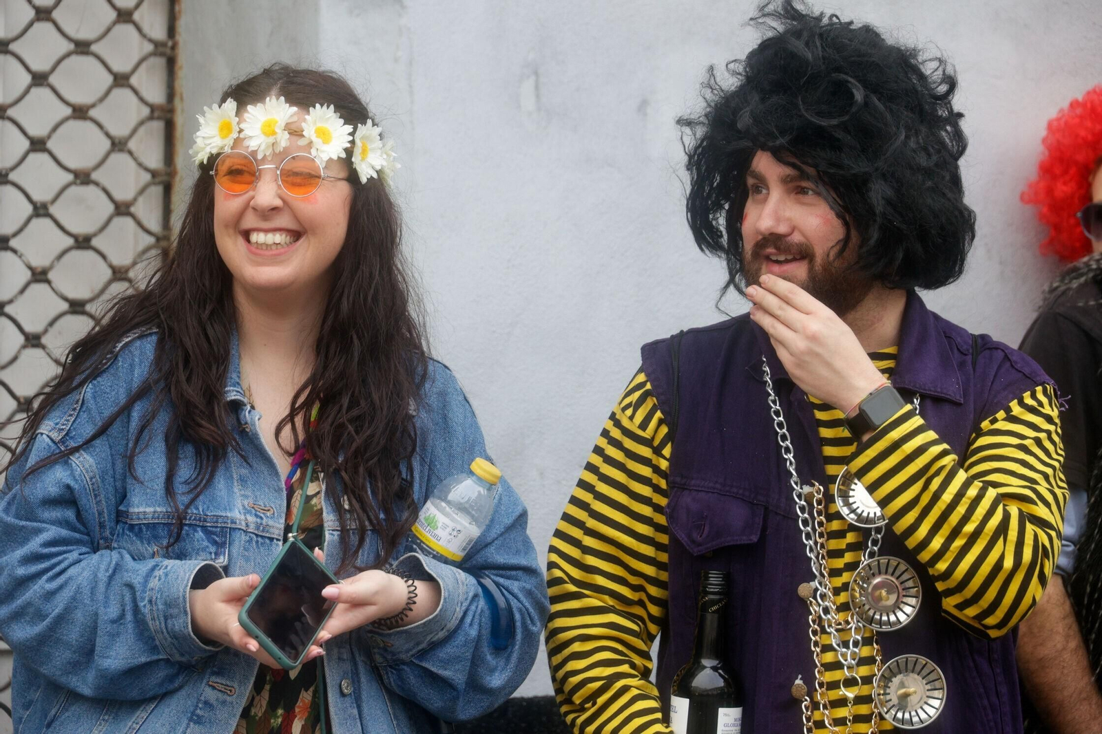 Las imágenes de un domingo de Carnaval en Cádiz pasado por agua