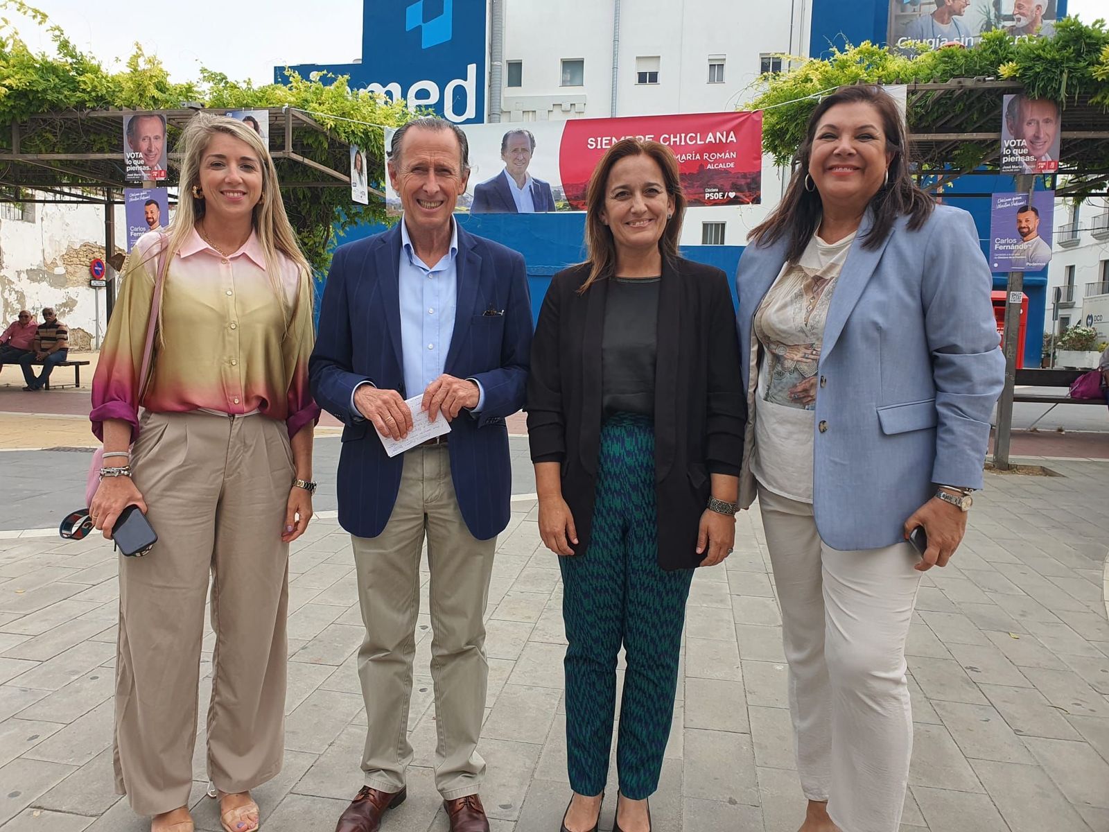 Román presentó varias medidas de su programa electoral junto a miembros de la lista del PSOE.