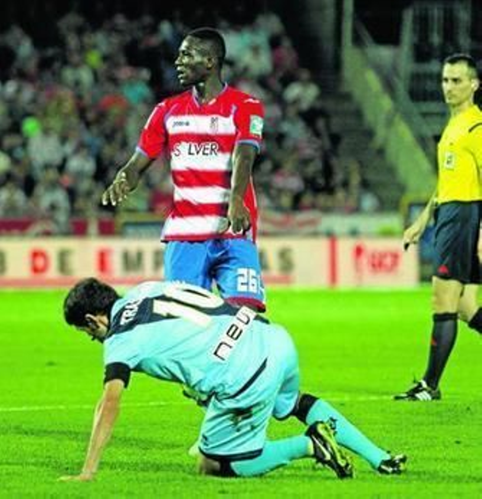El gambiano Sulayman debutó oficialmente con el Granada en una noche que fue una pesadilla para Trashorras.