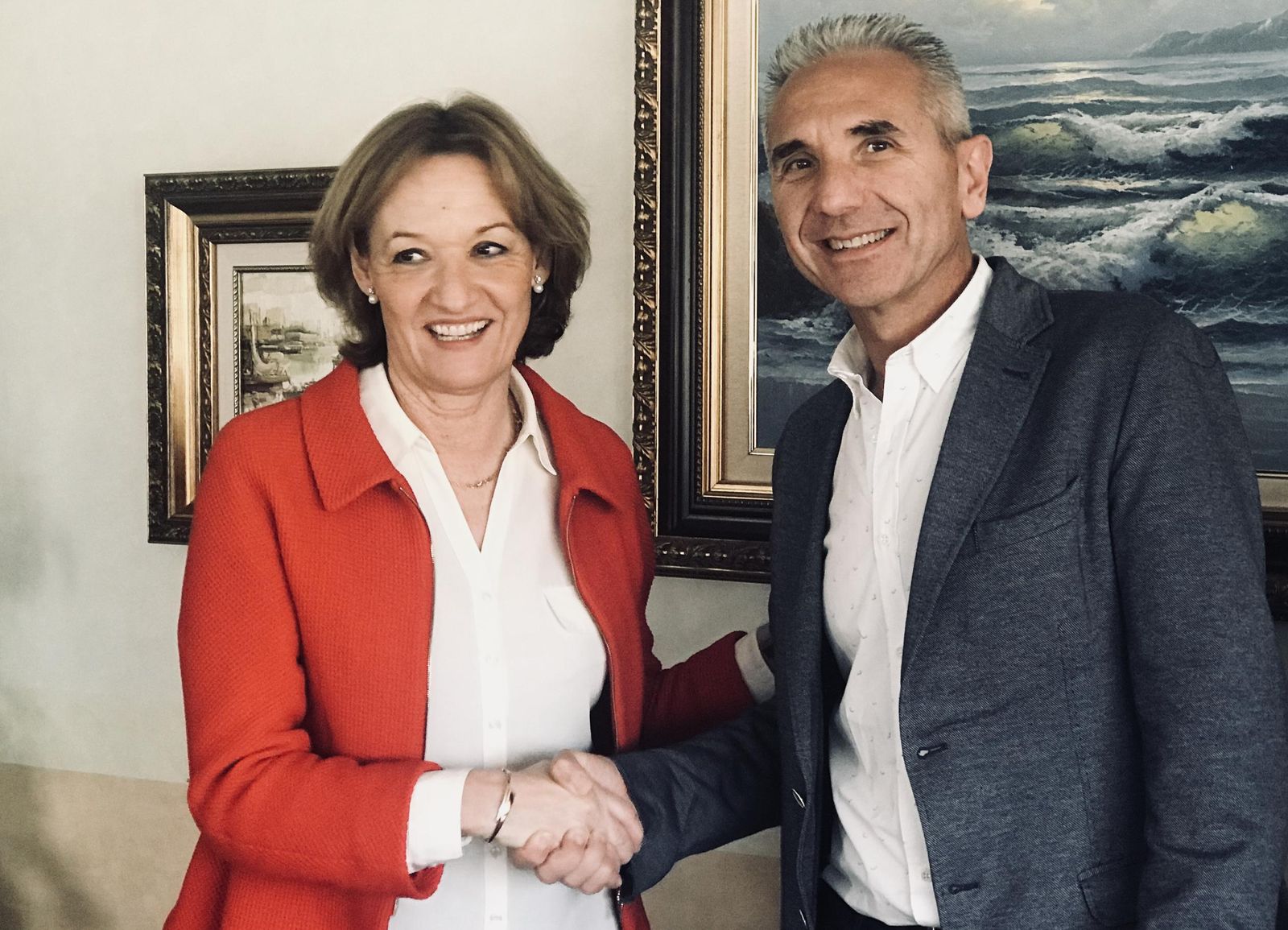 La presidenta de la Autoridad Portuaria, Mari Carmen Ortíz, y el consejero de Cultura, Miguel Ángel Vázquez.