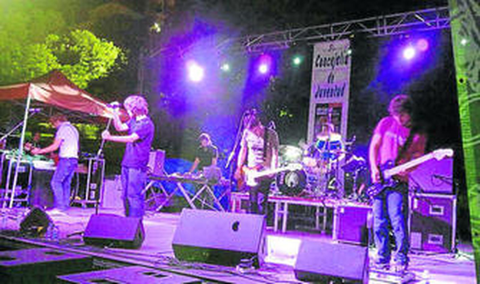 La banda granadina Plastic Frostik Machine, durante su actuación en la final del concurso del Quisquilla Rock.