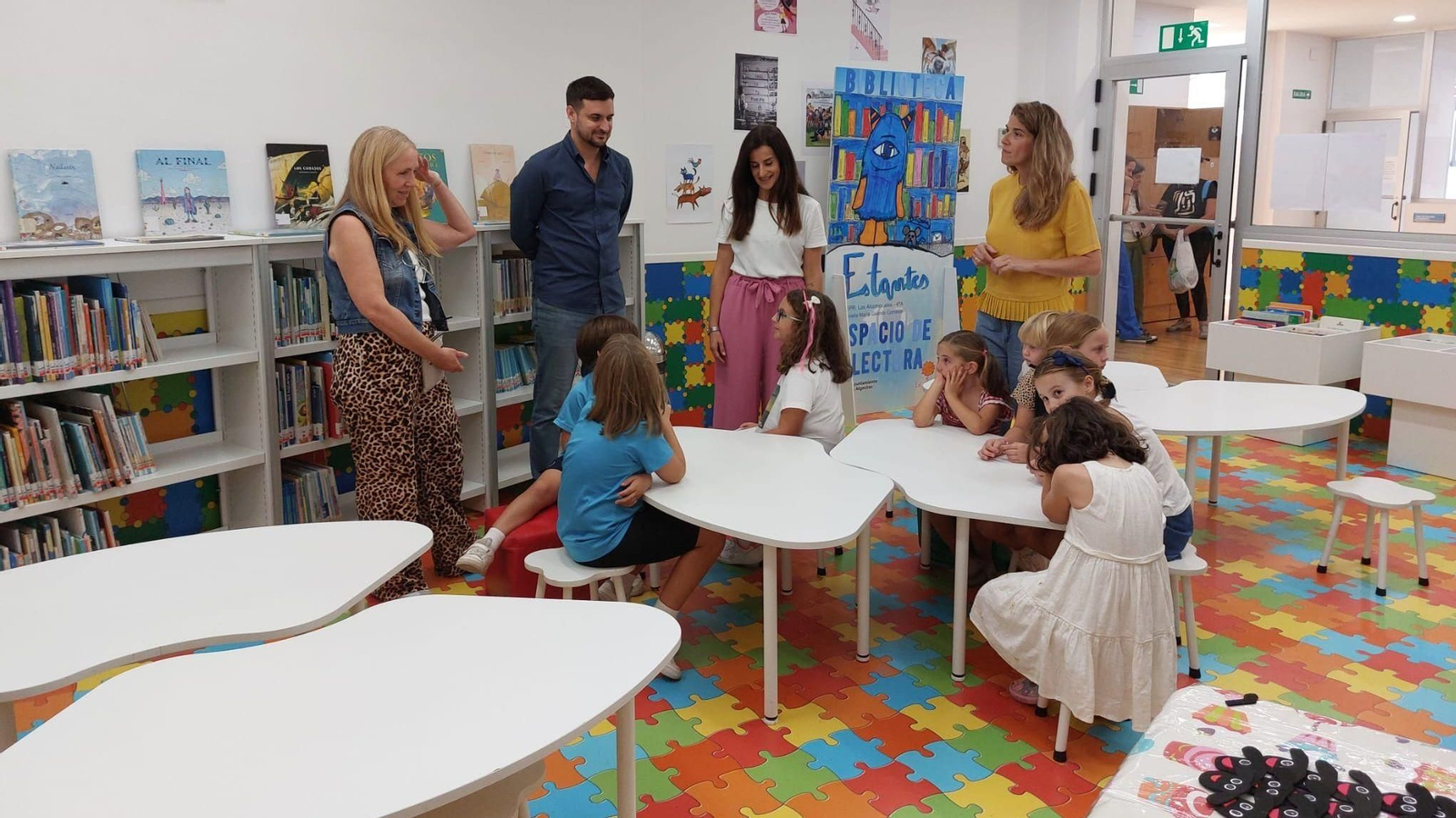Taller 'Amigos tan distintos', dirigido a niños de entre 6 y 8 años, en la biblioteca municipal Cristóbal Delgado.