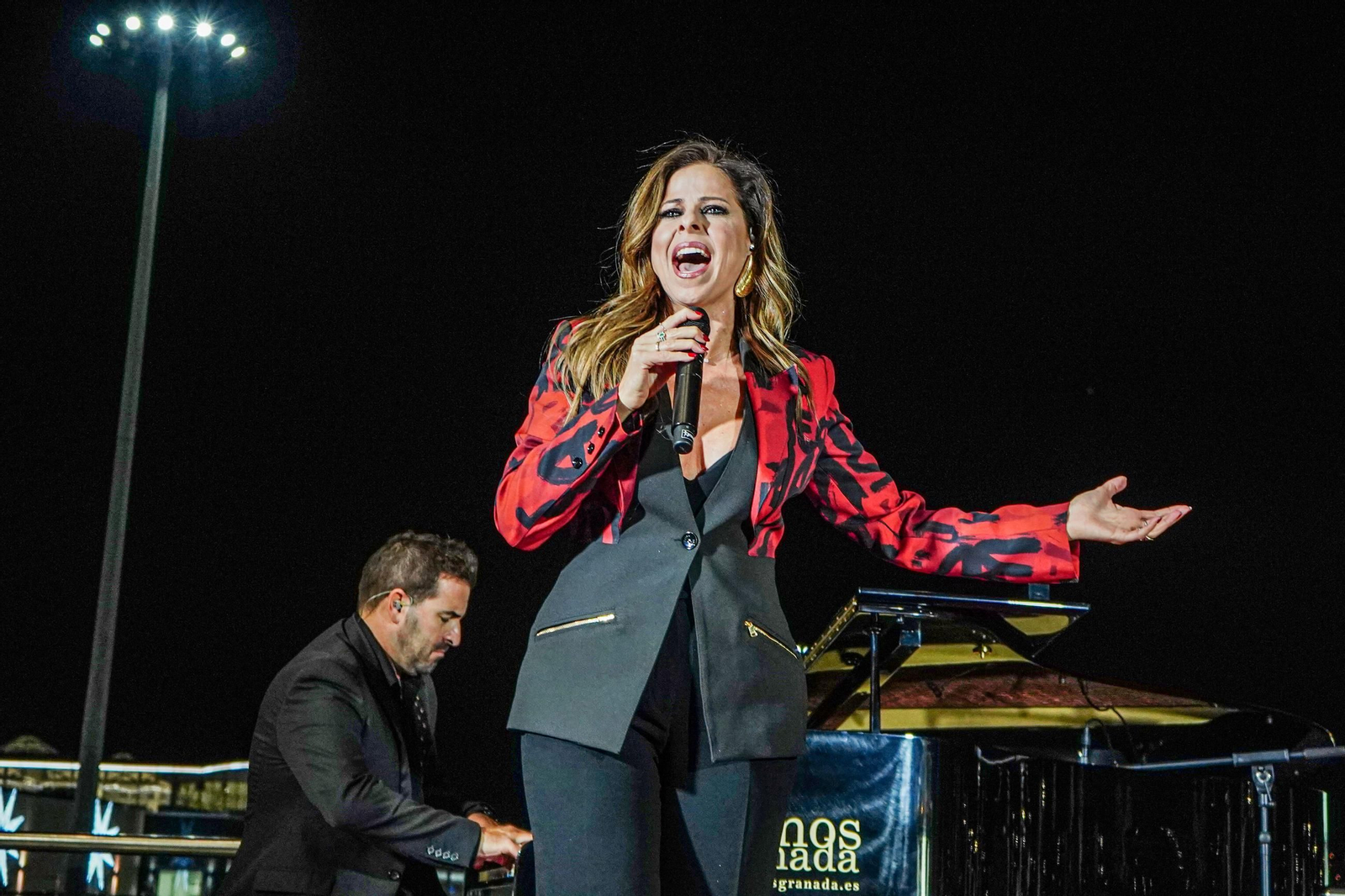 Galería | Granada ya está en Navidad: la fiesta del Nevada Shopping para el alumbrado