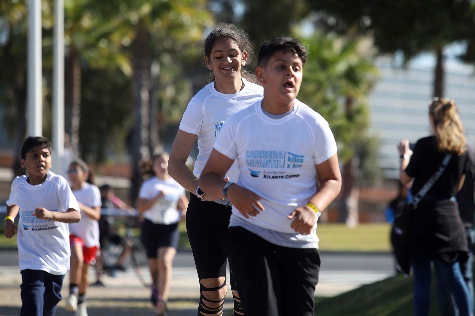 Imágenes de la carrera infantil previa a la "10K Puerta del Descubrimiento"