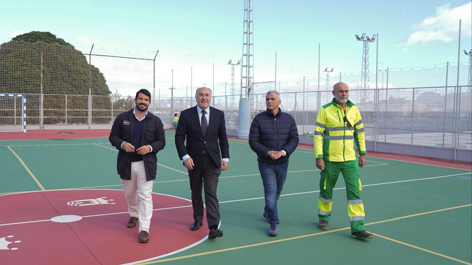 Jorge Juliá (izq,) y José Ignacio Landaluce, esta mañana, en las instalaciones del Polideportivo Lorenzo Pére, Loren.