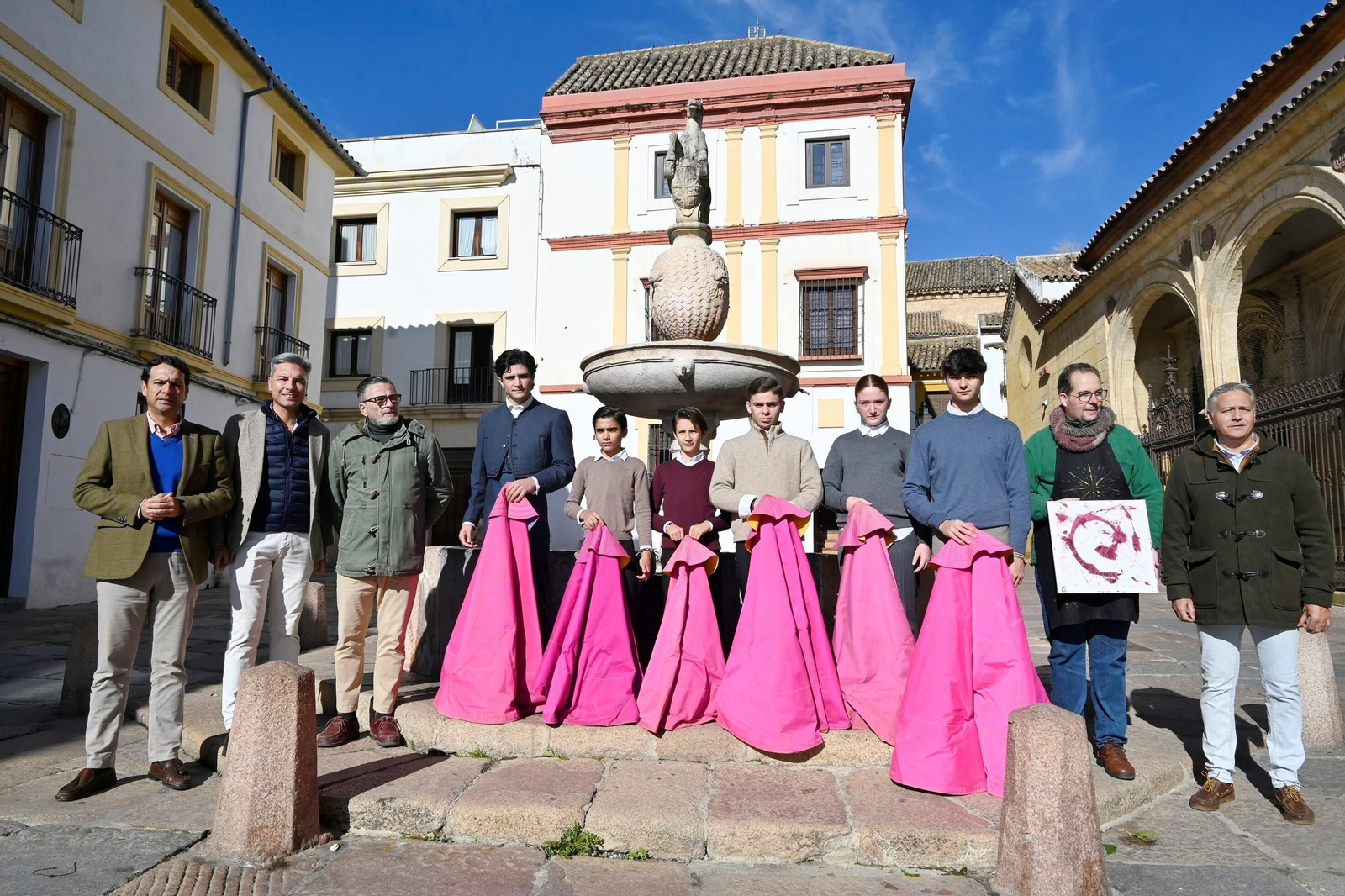 Las imágenes de la exhibición de toreo de salón en el patio de la casa natal de Romero de Torres