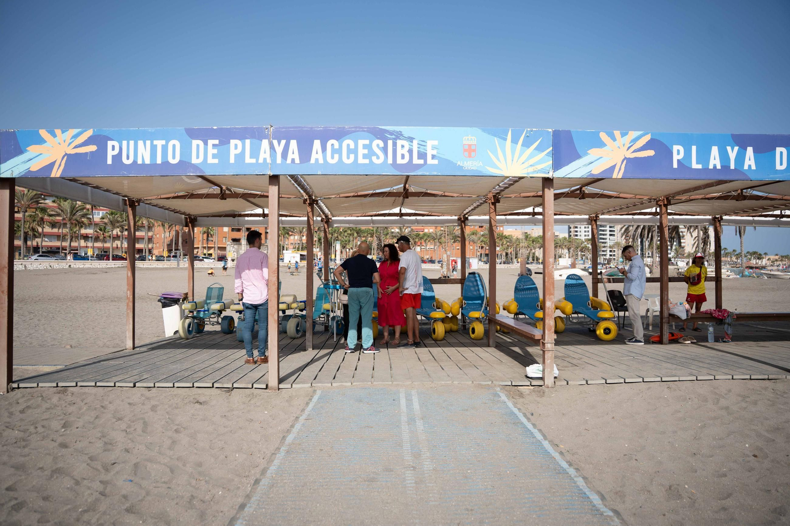 La alcaldesa ha comprobado el funcionamiento del nuevo servicio