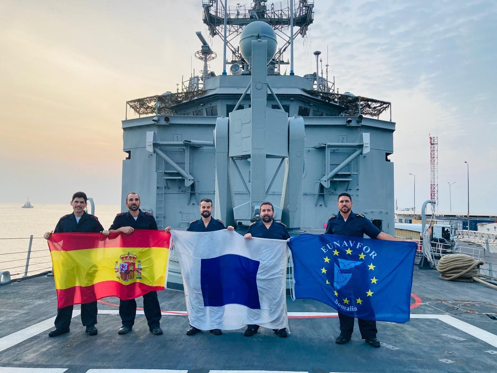 Los cinco onubenses a bordo de la fragata Santa María de la Armada Española.