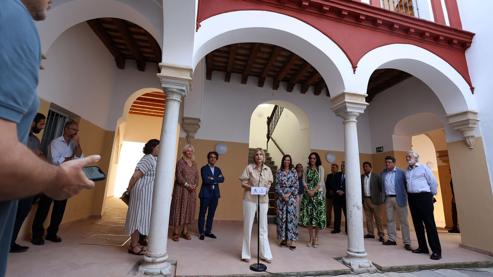 Visita a la rehabilitación de viviendas en calle Ramón de Cala en Jerez