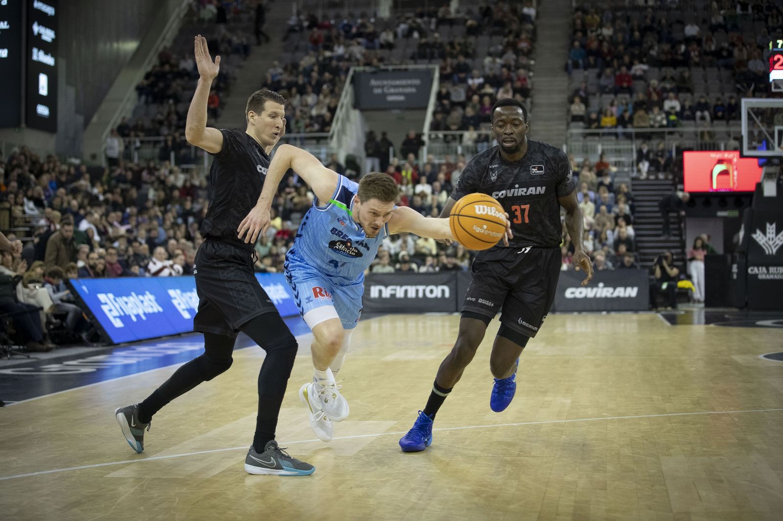 Las mejores imágenes del Covirán Granada-Río Breogán