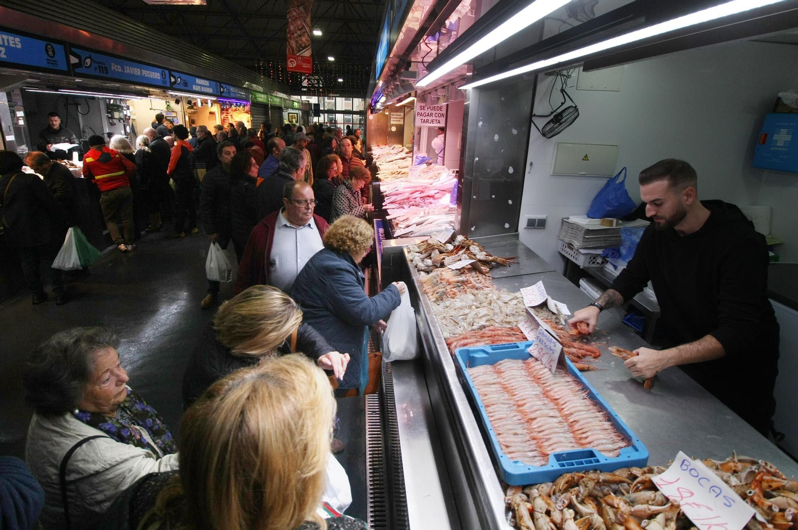 La gamba de Huelva, reina del mercado en los días previos a la Navidad