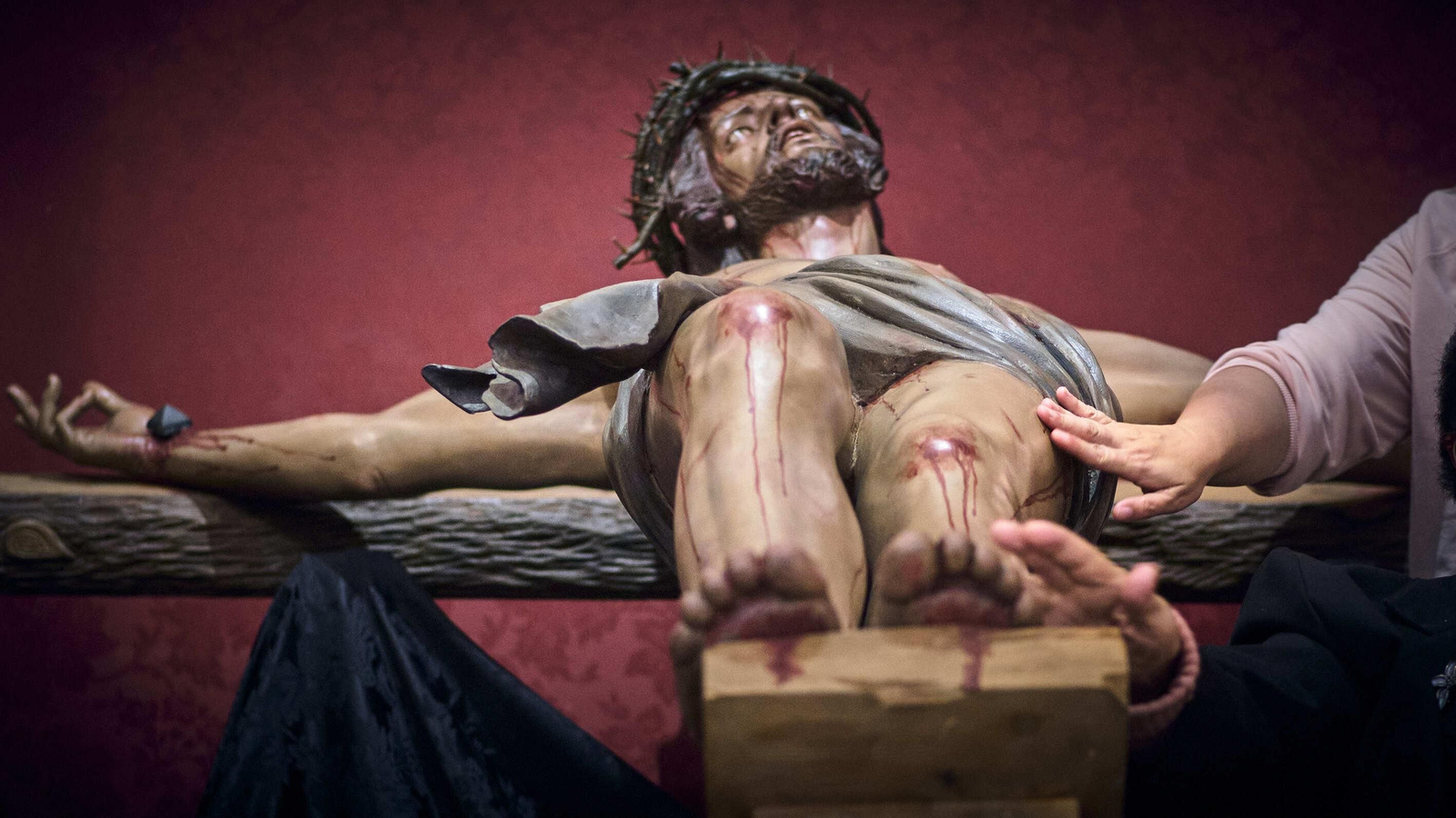 Usuarios de la Residencia Fragela  durante la visita al Cristo de las Sietes Palabras