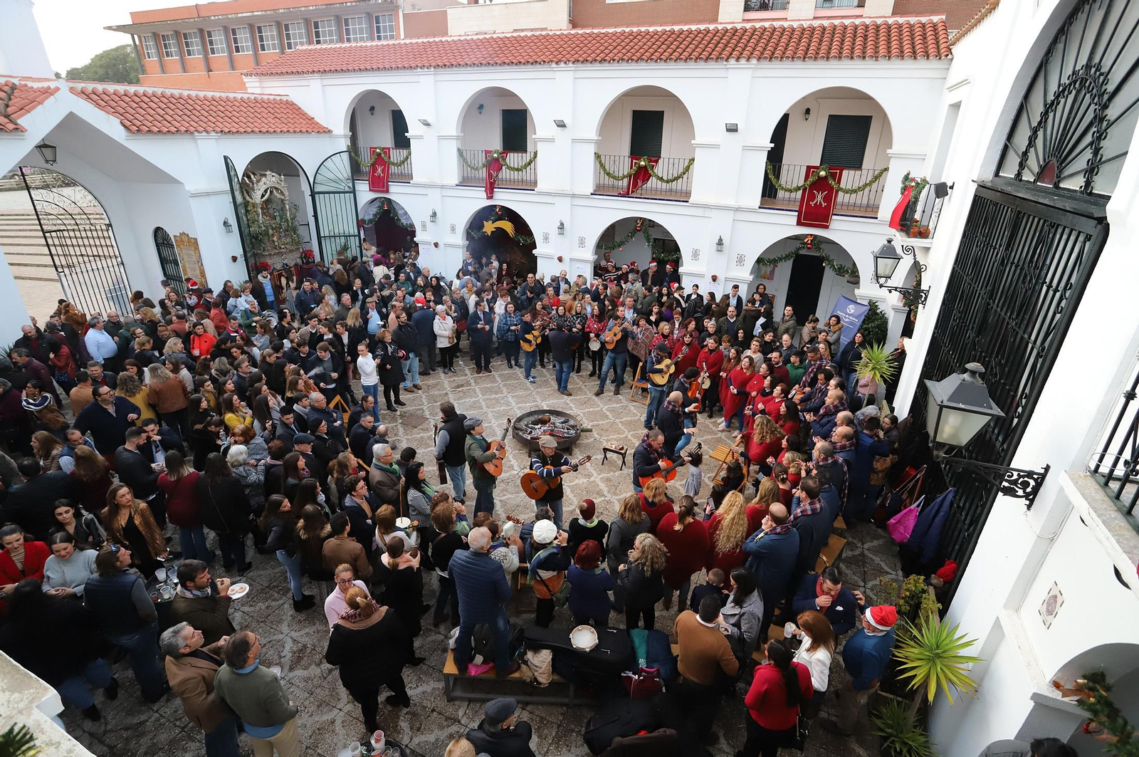 Imágenes de las Zambombás en la Hdad del Rocío de Huelva y Emigrantes