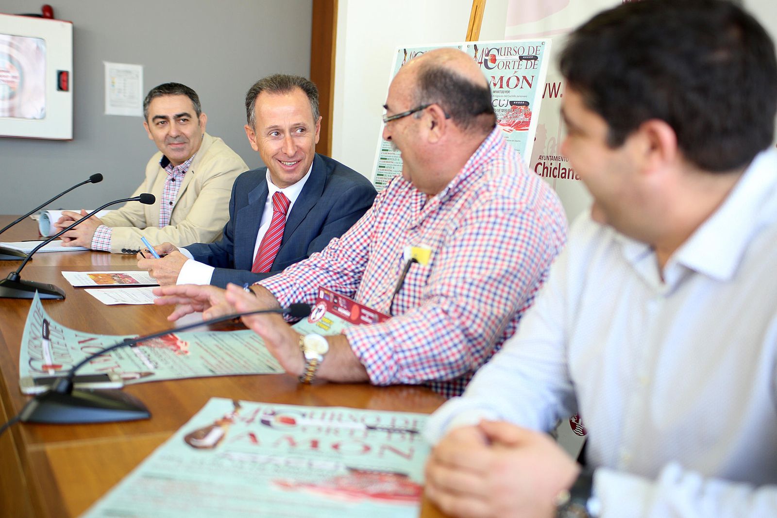 Momento de la presentación de la iniciativa, ayer en el Ayuntamiento.
