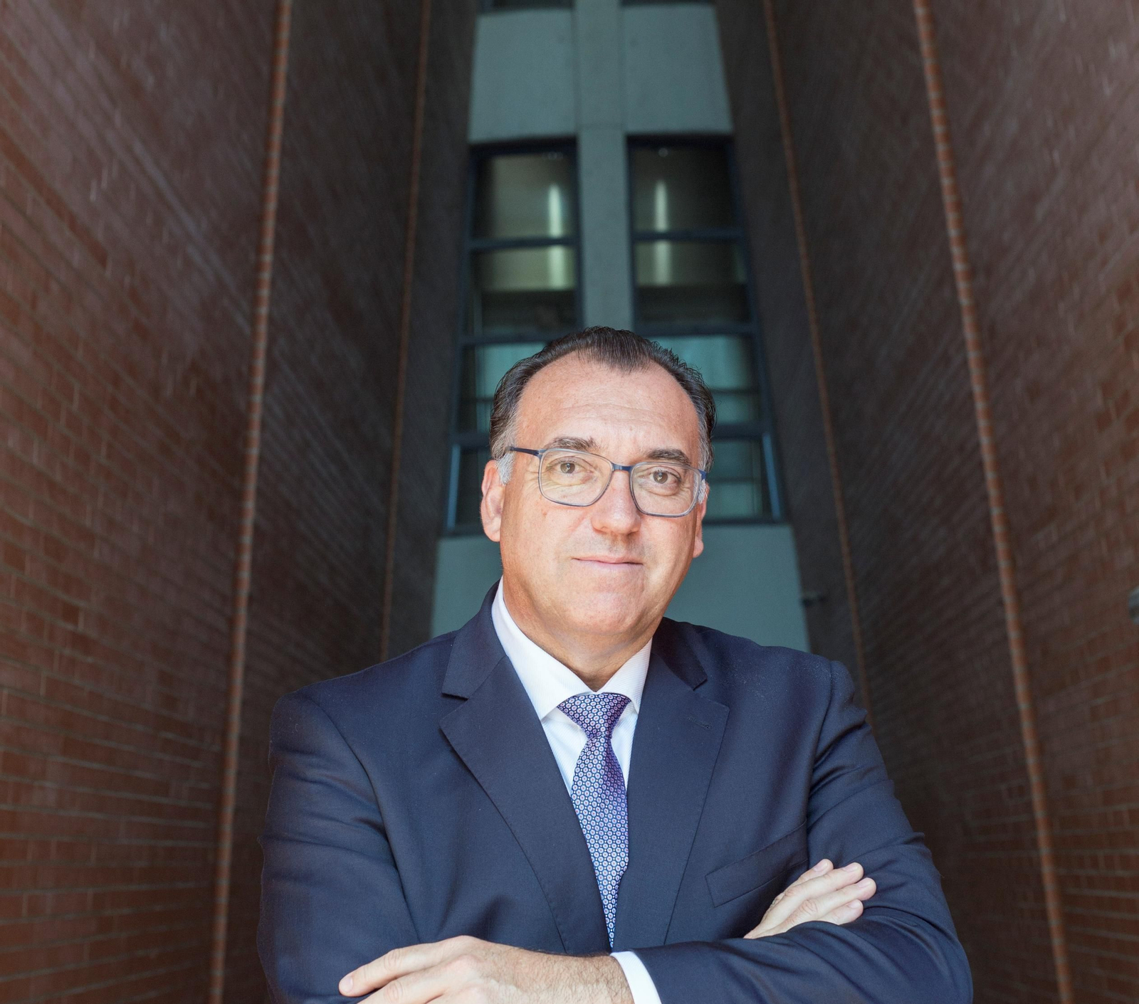 Arturo Bernal en la sede de Extenda.