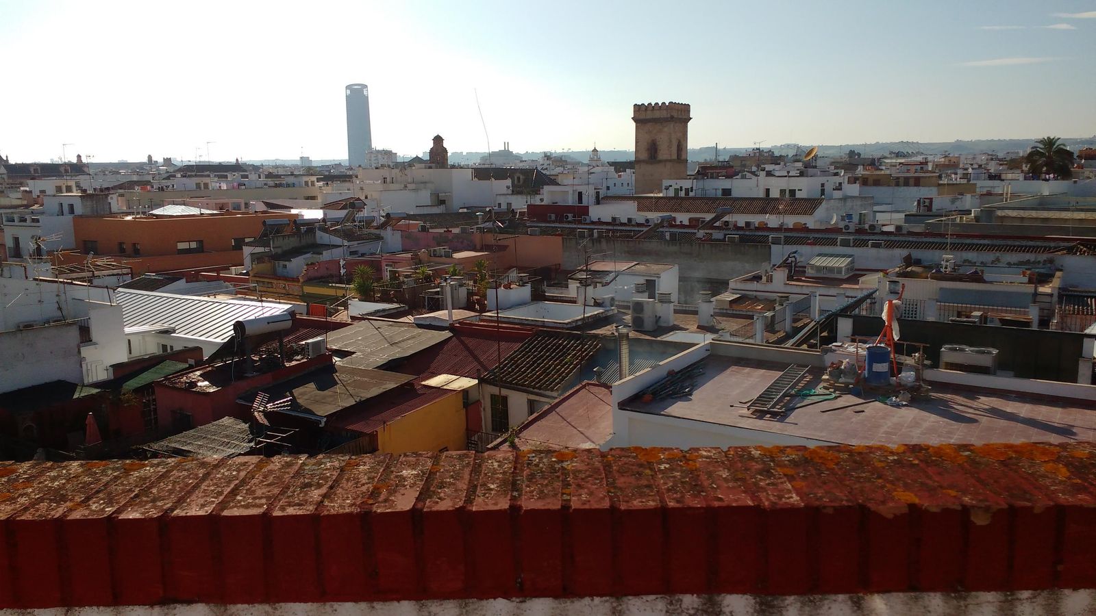 Vista de la ciudad desde una azotea del casco histórico.