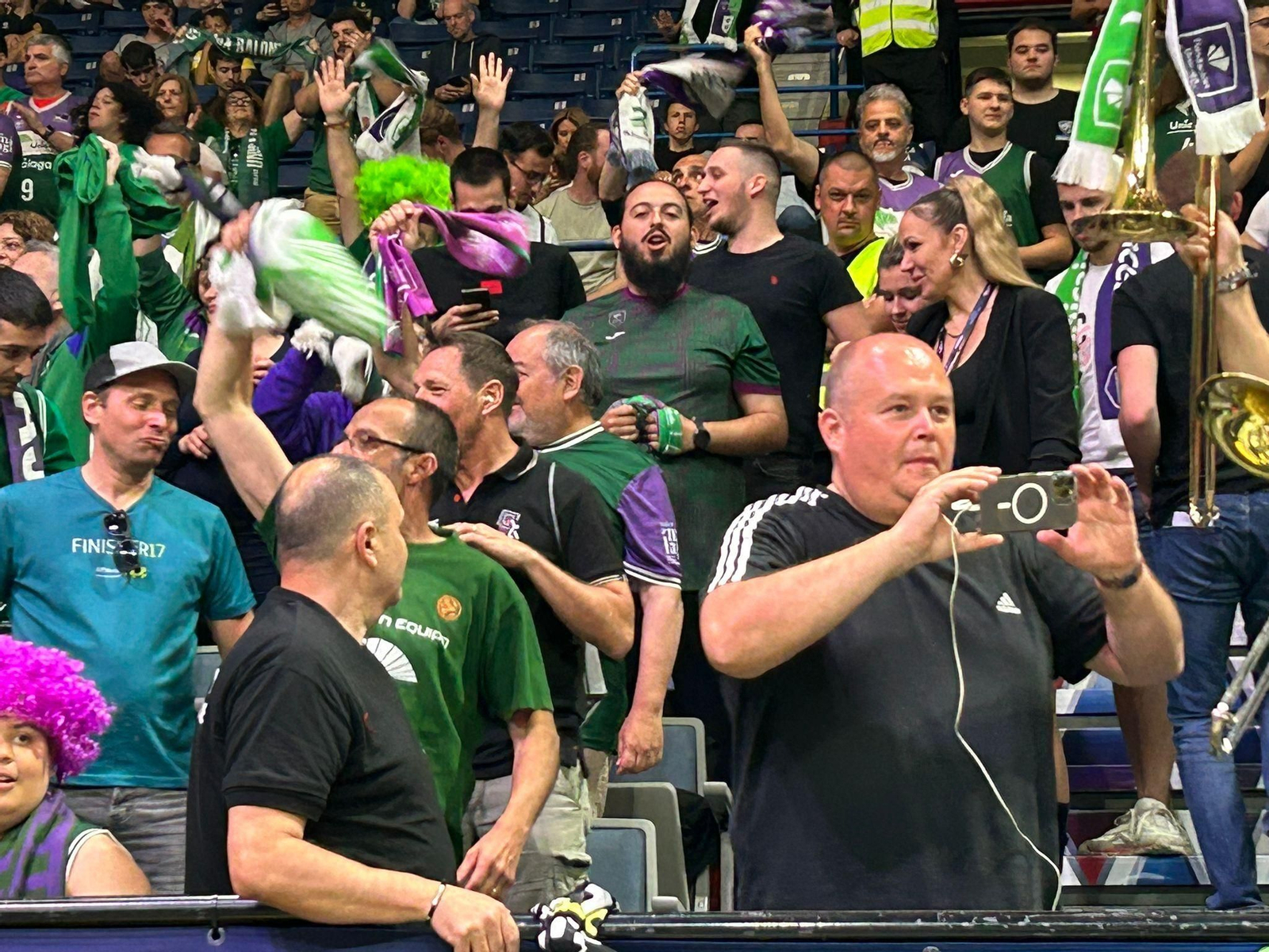 Búscate en las gradas en el Lenovo Tenerife - Unicaja de la final de la BCL