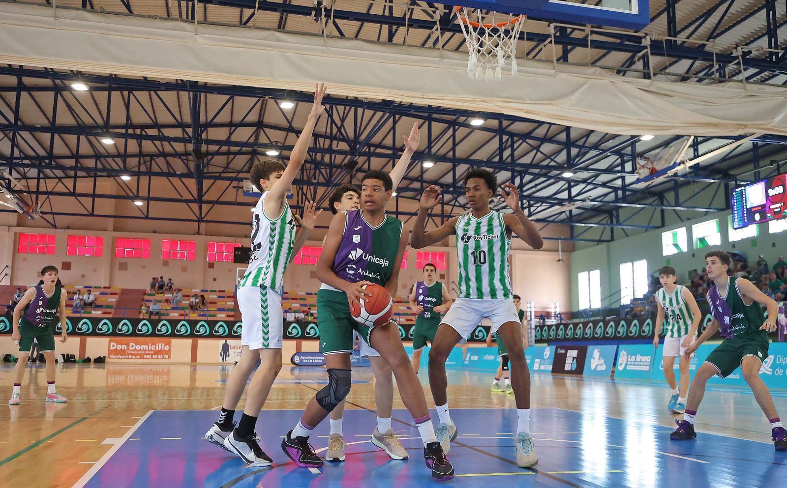 Imágenes de la jornada final del CADEBA infantil masculino de baloncesto en La Línea