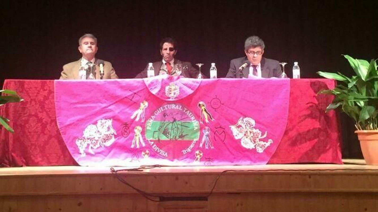 Juan José Padilla fue anoche el gran protagonista en el ciclo de charlas de La Divisa