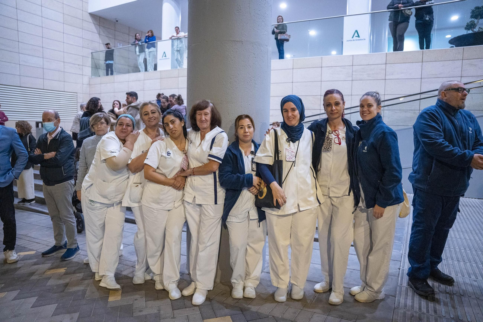 El encendido del alumbrado navideño del Hospital Universitario Torrecárdenas, en imágenes