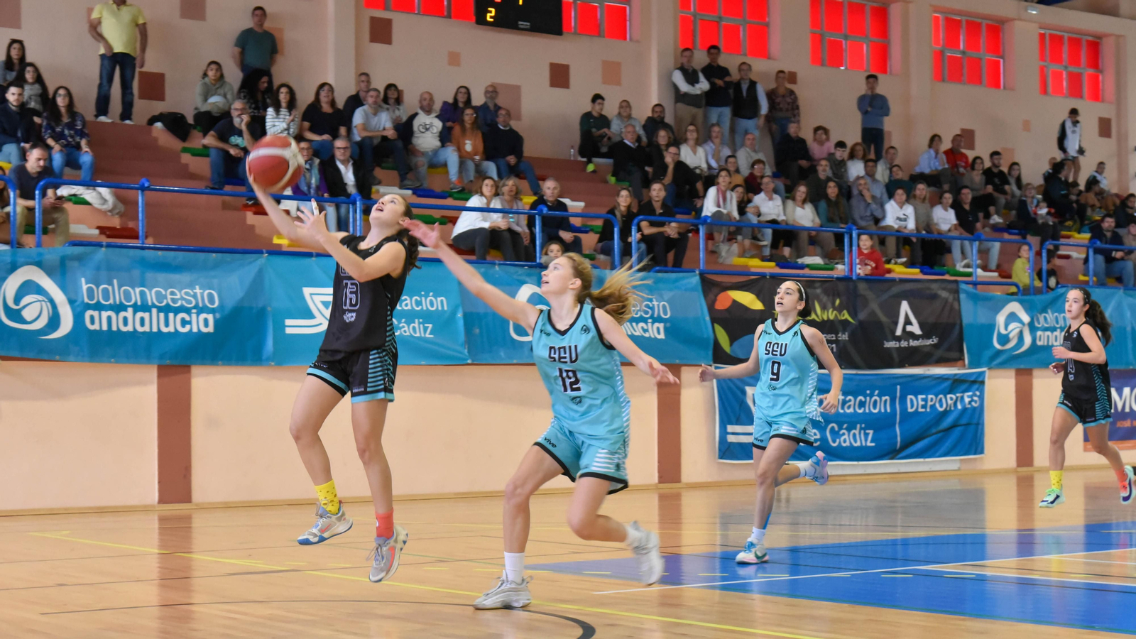 Las fotos de la ultima jornada del Andaluz infantil femenino de baloncesto en La Línea