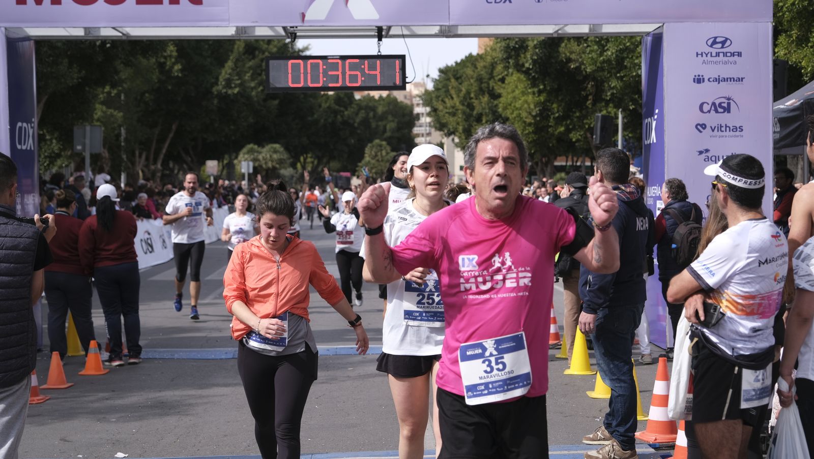 Imágenes de la Carrera de la Mujer 2023 en Almería