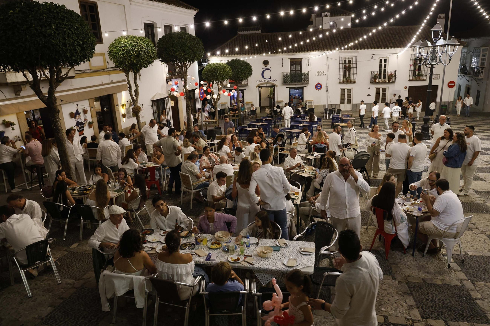 Búscate en las fotos de la décima edición de la Noche Blanca de San Roque