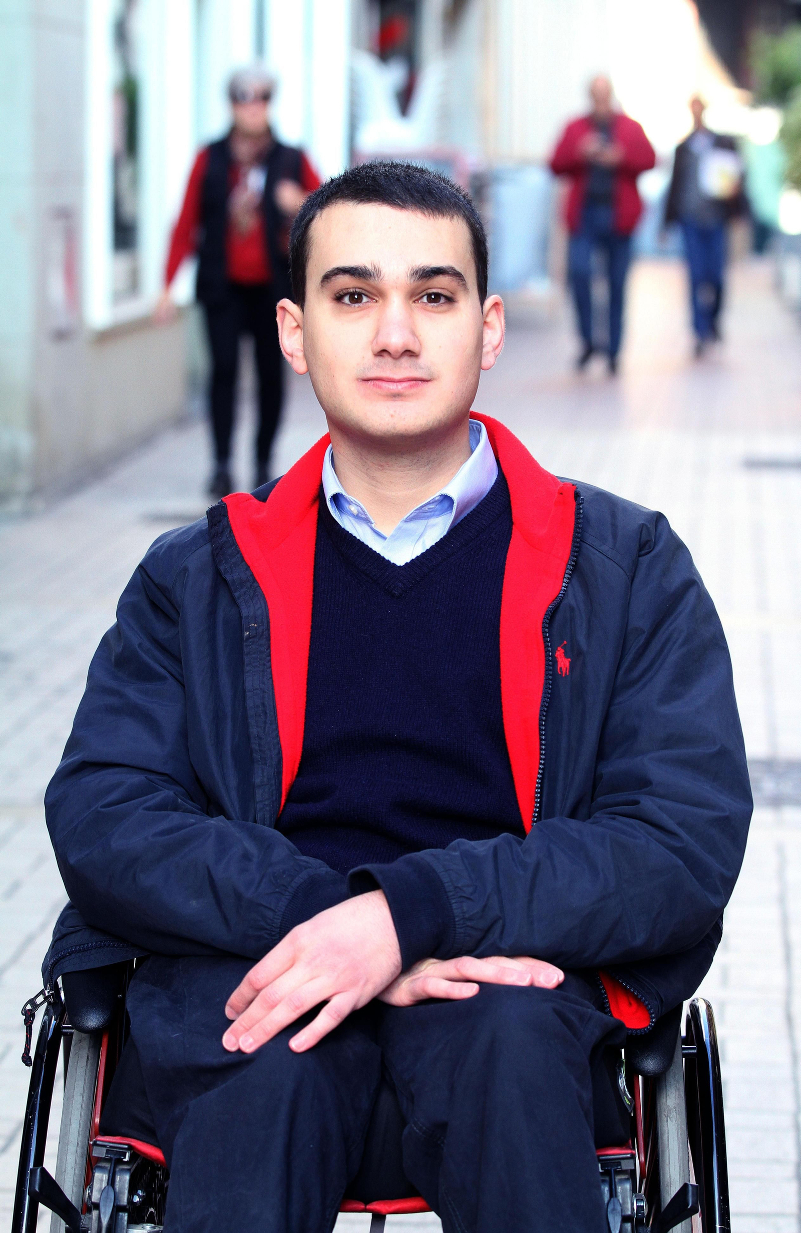 Pablo Belda, en la calle Mora Claros de Huelva esta semana.