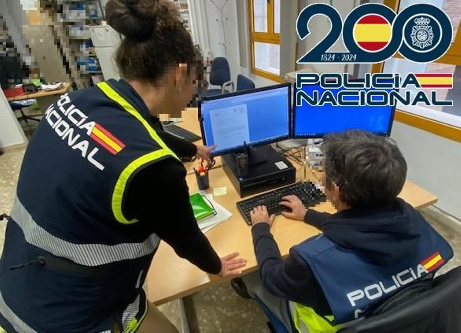 Dos policías nacionales.
