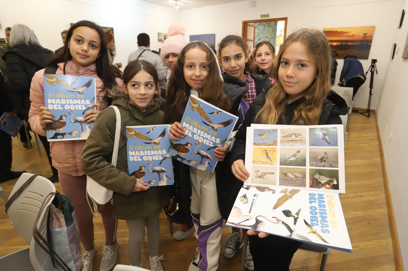 Imágenes de la presentación del primer álbum de fichas adhesivas de la avifauna del Paraje Natural Marismas del Odiel