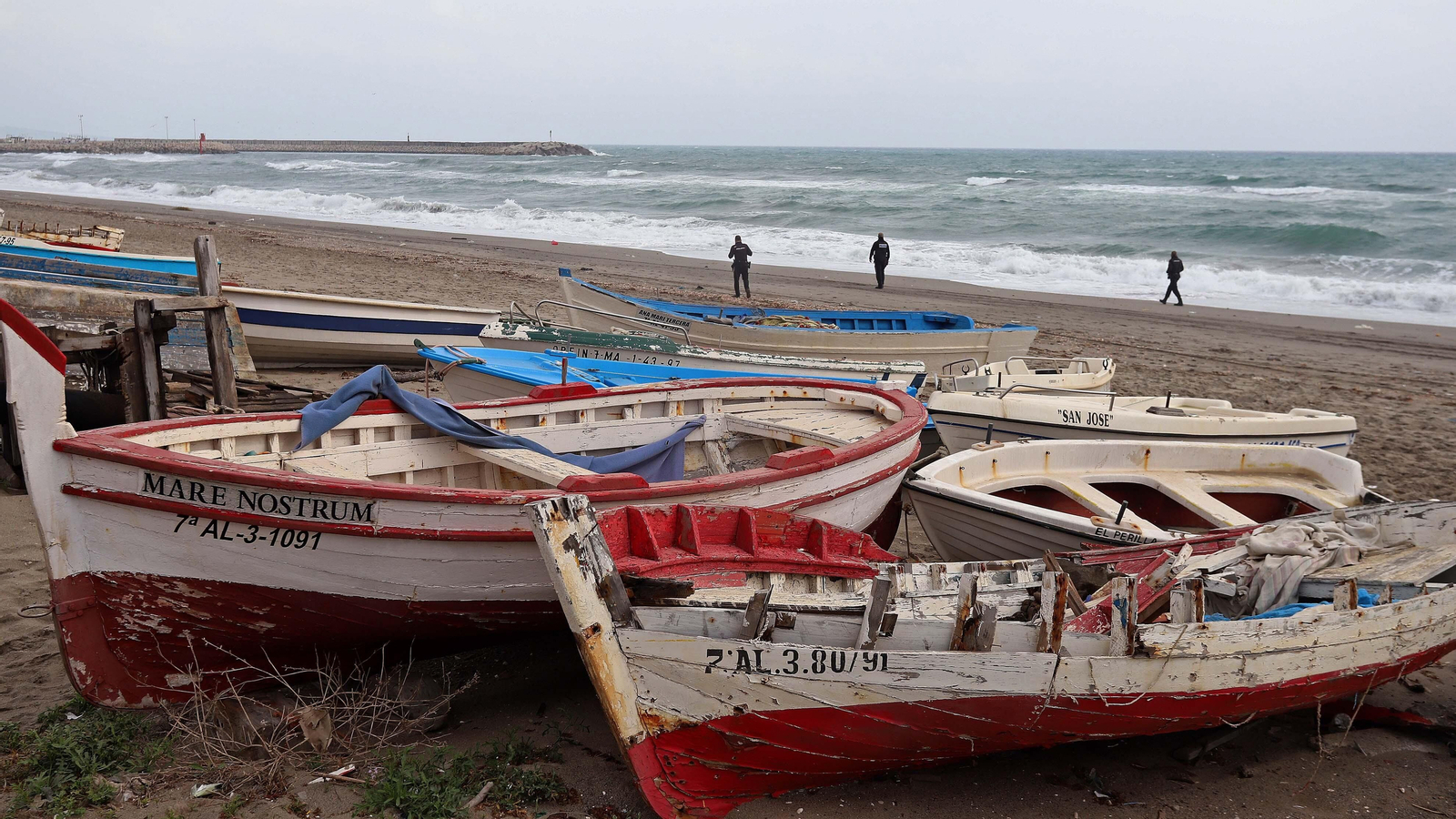 Busqueda de fardos de hachís en La Línea