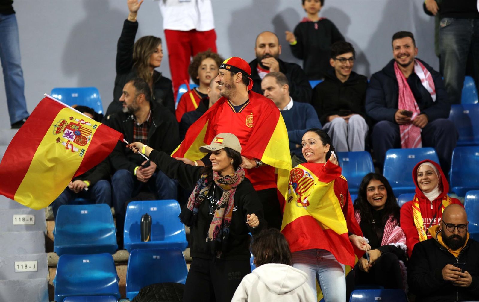 Una imagen de aficionados españoles durante el partido contra Jordania.