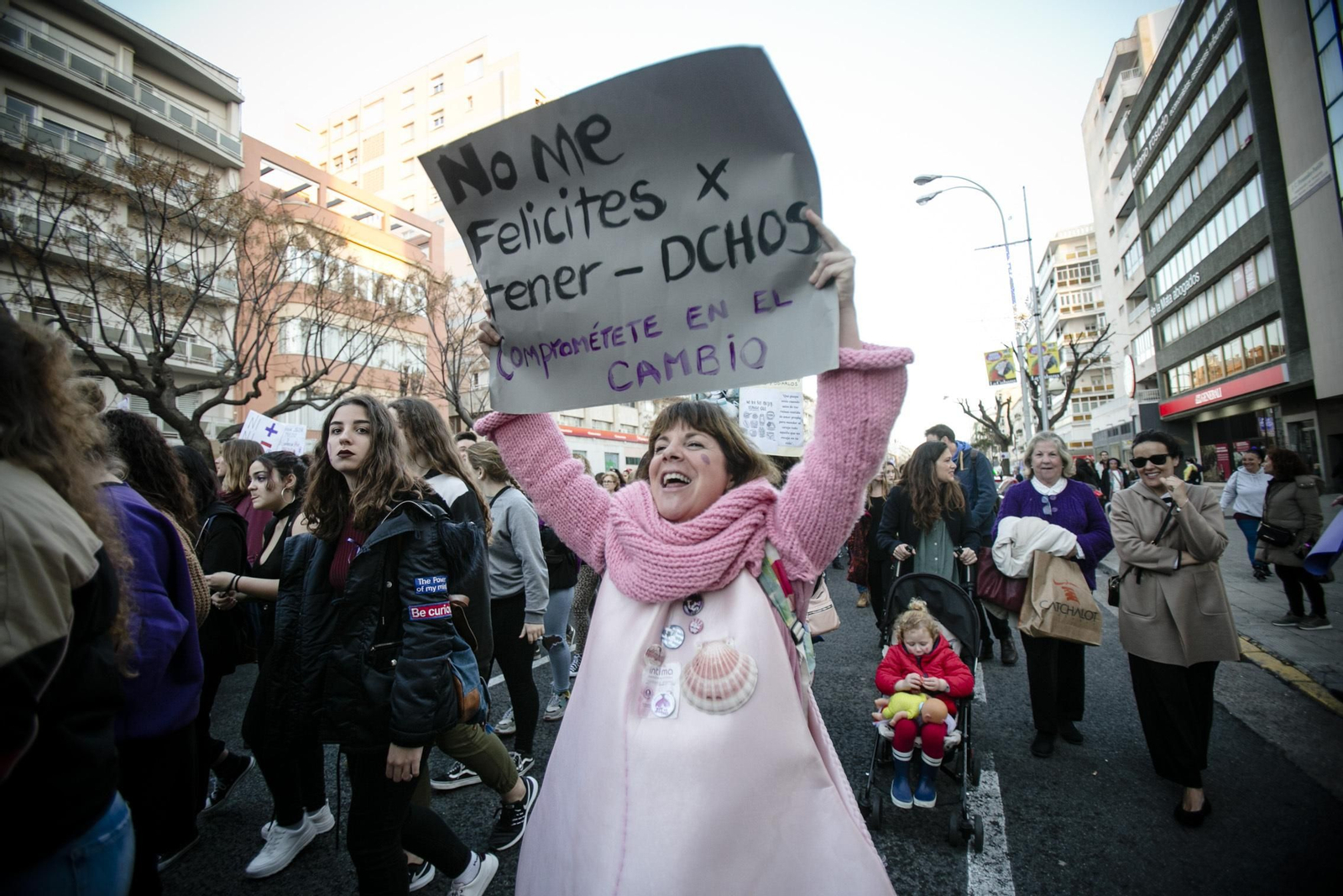 Miles de personas acudieron a  la gran manifestación del 8-M