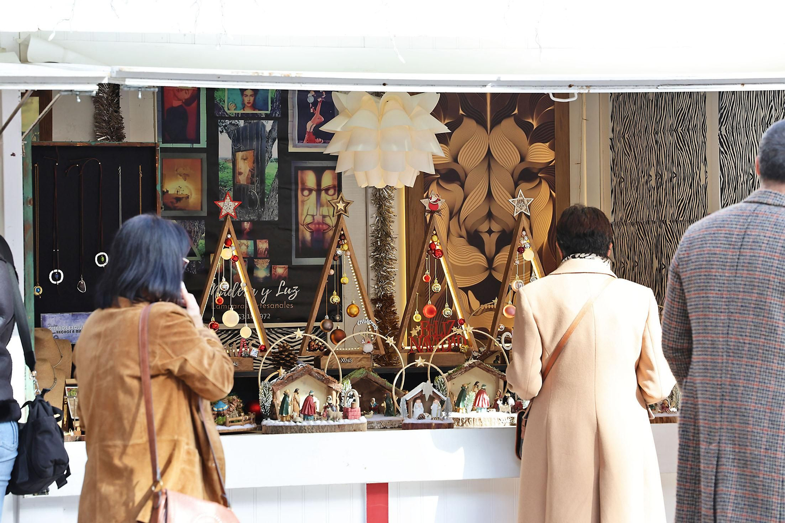 Imágenes del mercado navideño de la Plaza de Las Monjas