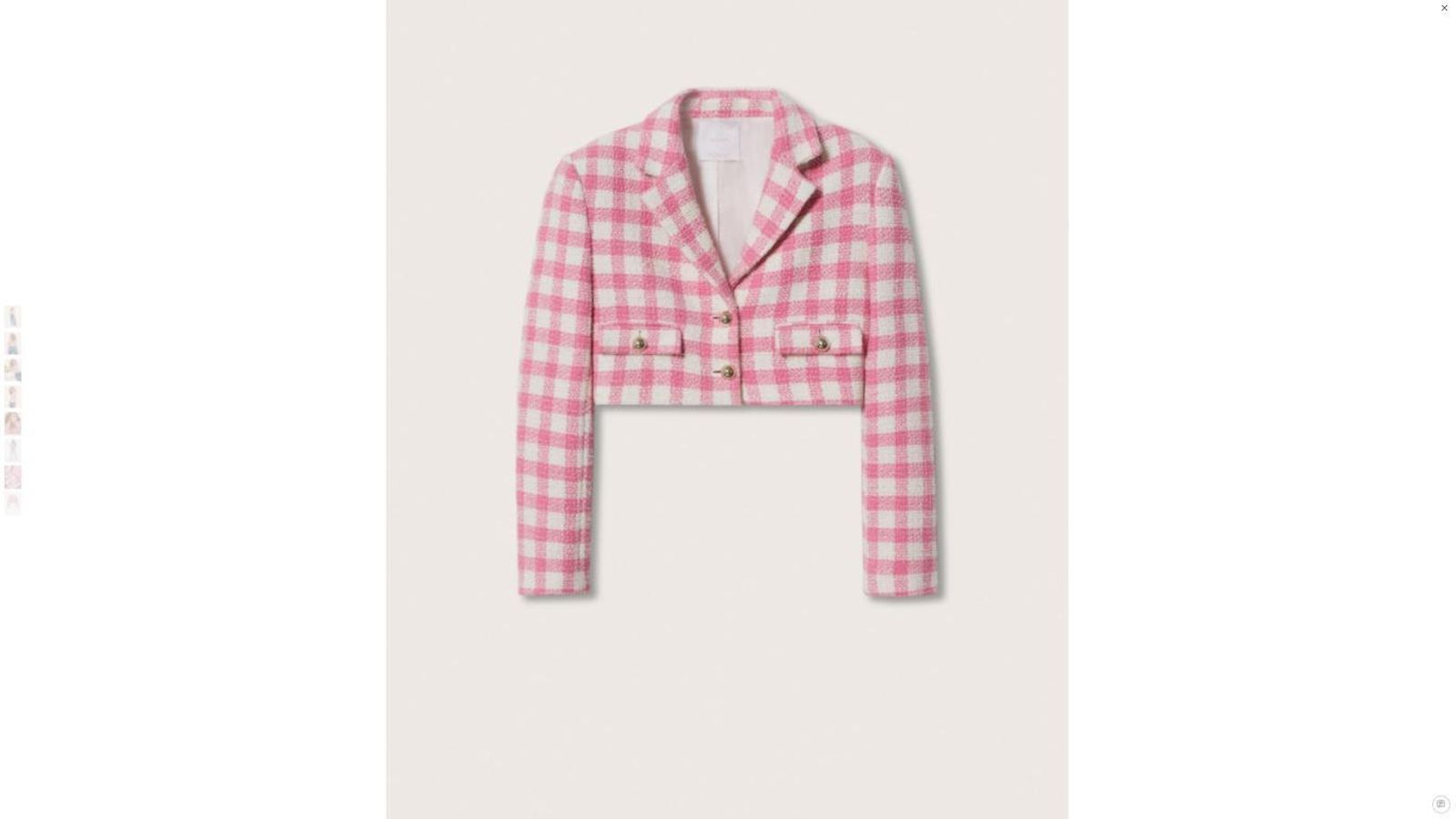 Chaqueta cropped de cuadros rosa de Mango.