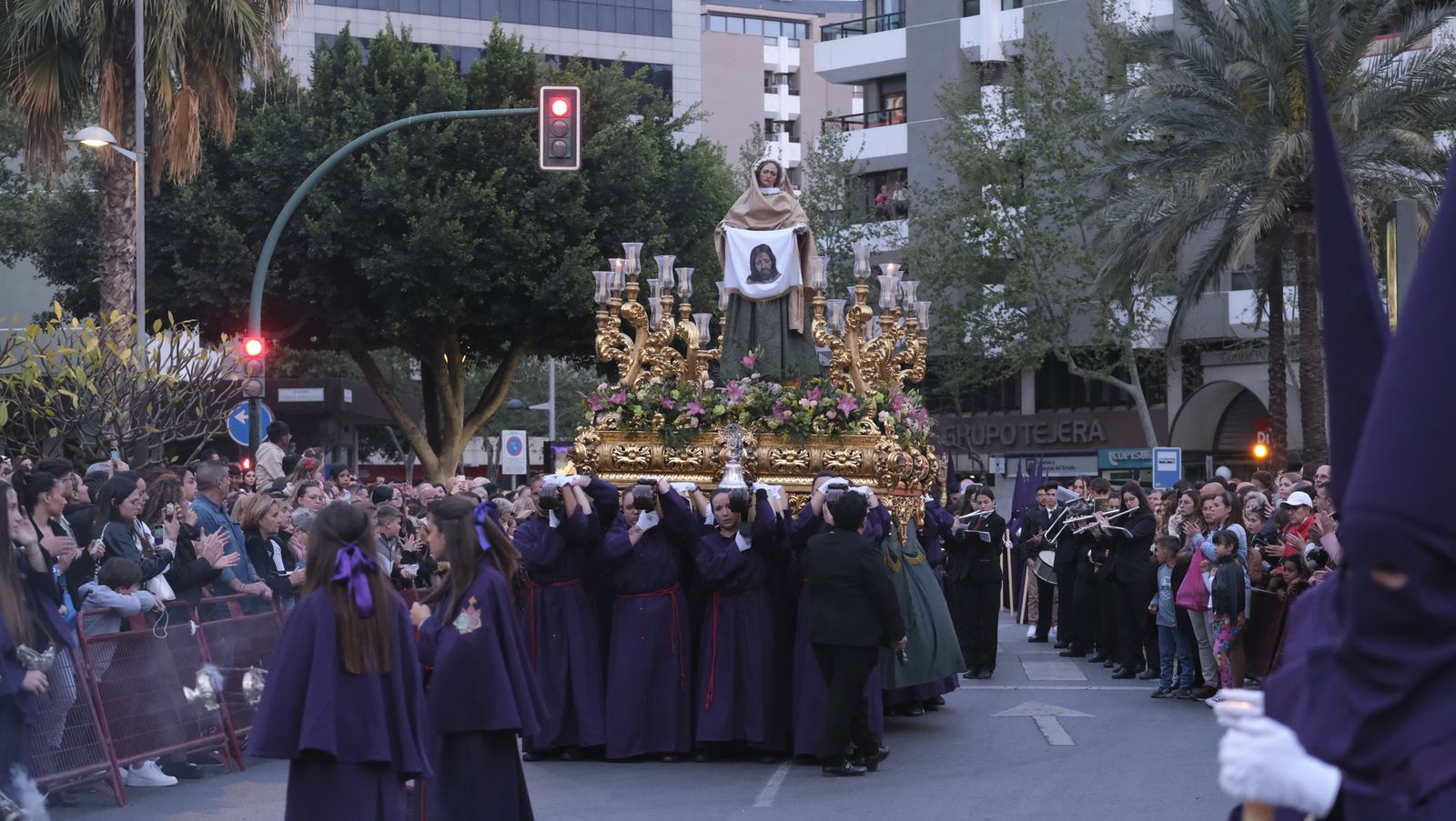 La procesión del Encuentro por las calles de Almería, en imágenes