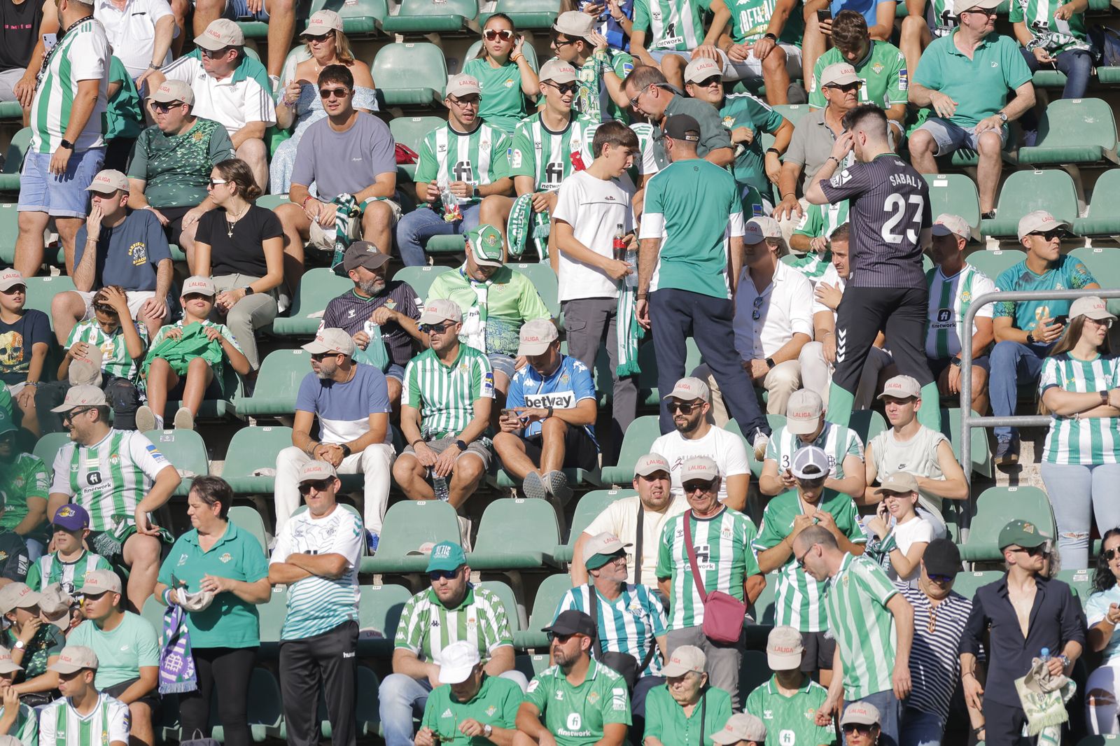 Búscate en las fotos del Betis-Cádiz